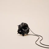 Pletórica collar negro en piel de ternera